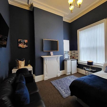 Large Digbeth Double Room Shared Bathroom Бирмингам Екстериор снимка