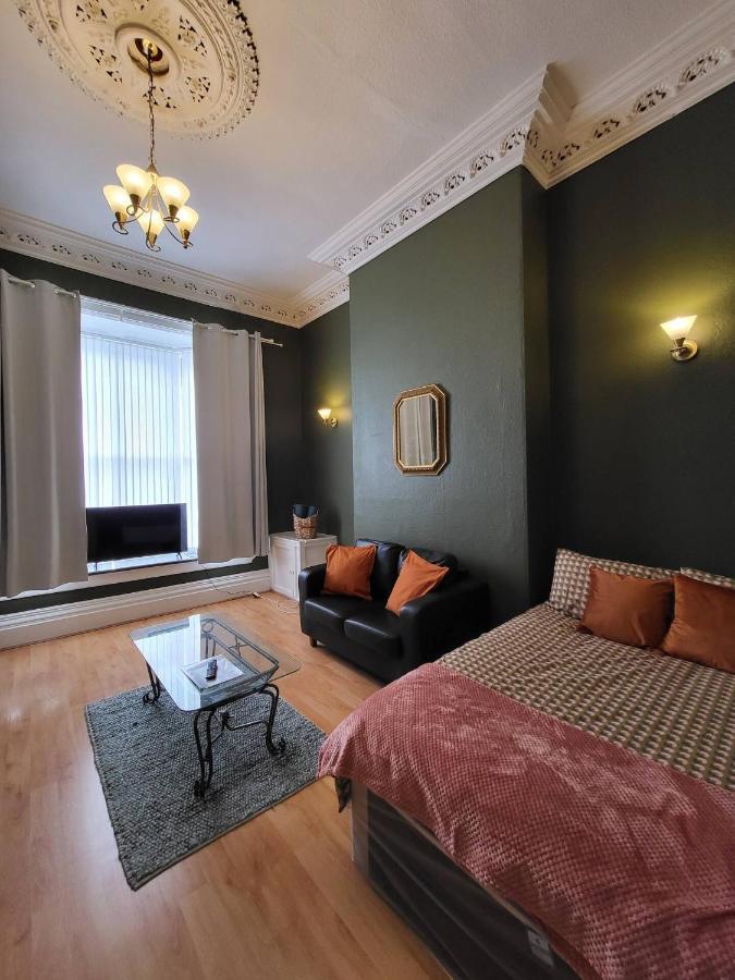 Large Digbeth Double Room Shared Bathroom Бирмингам Екстериор снимка