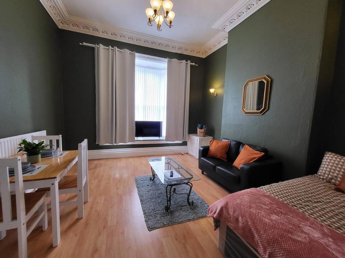 Large Digbeth Double Room Shared Bathroom Бирмингам Екстериор снимка