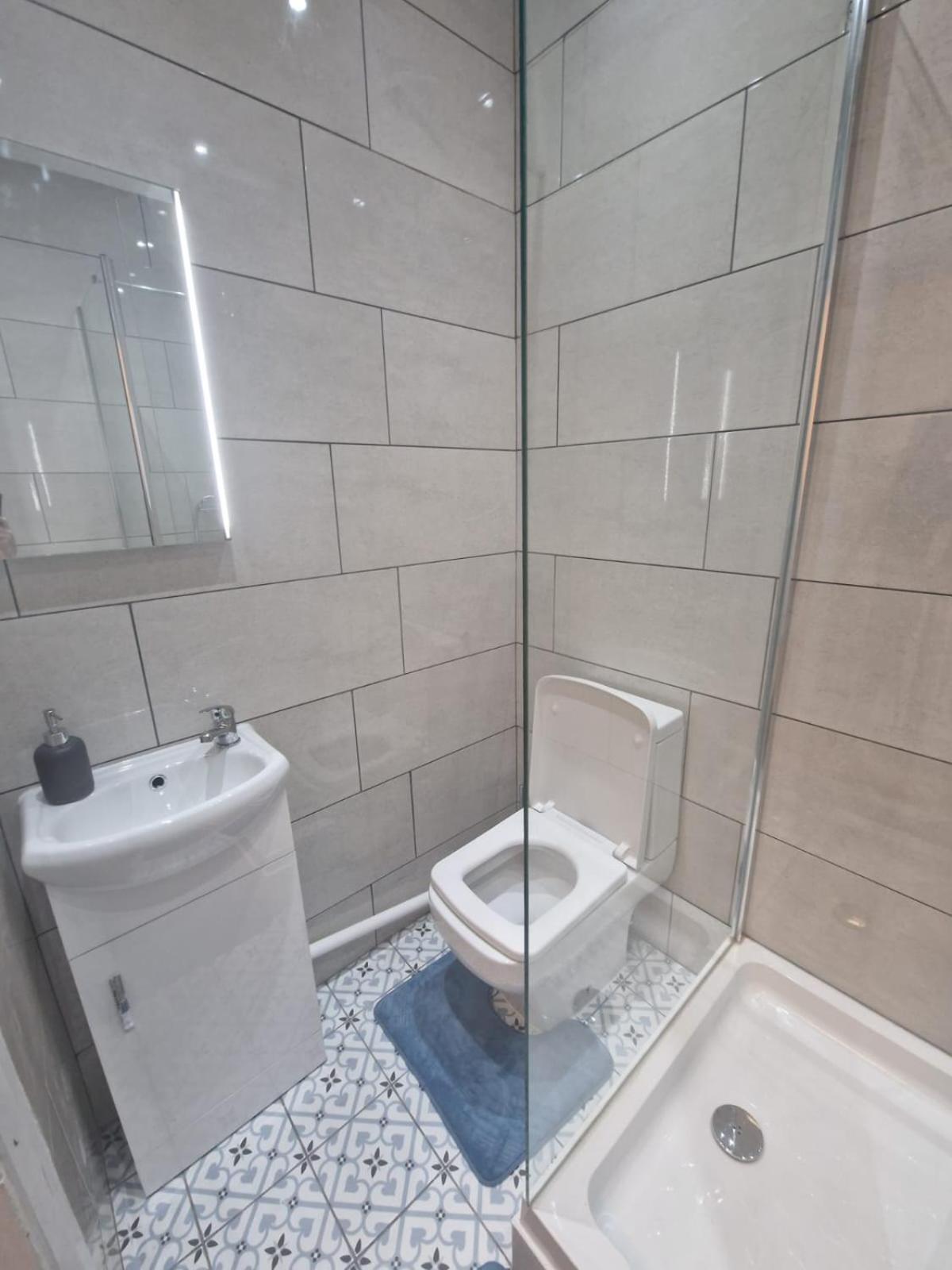 Large Digbeth Double Room Shared Bathroom Бирмингам Екстериор снимка